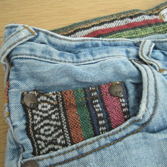 Free‎ People Sz 27 Baja Aztec Print Cutoff Denim Distressed Shorts Patch Cheeky - Picture 5 of 7